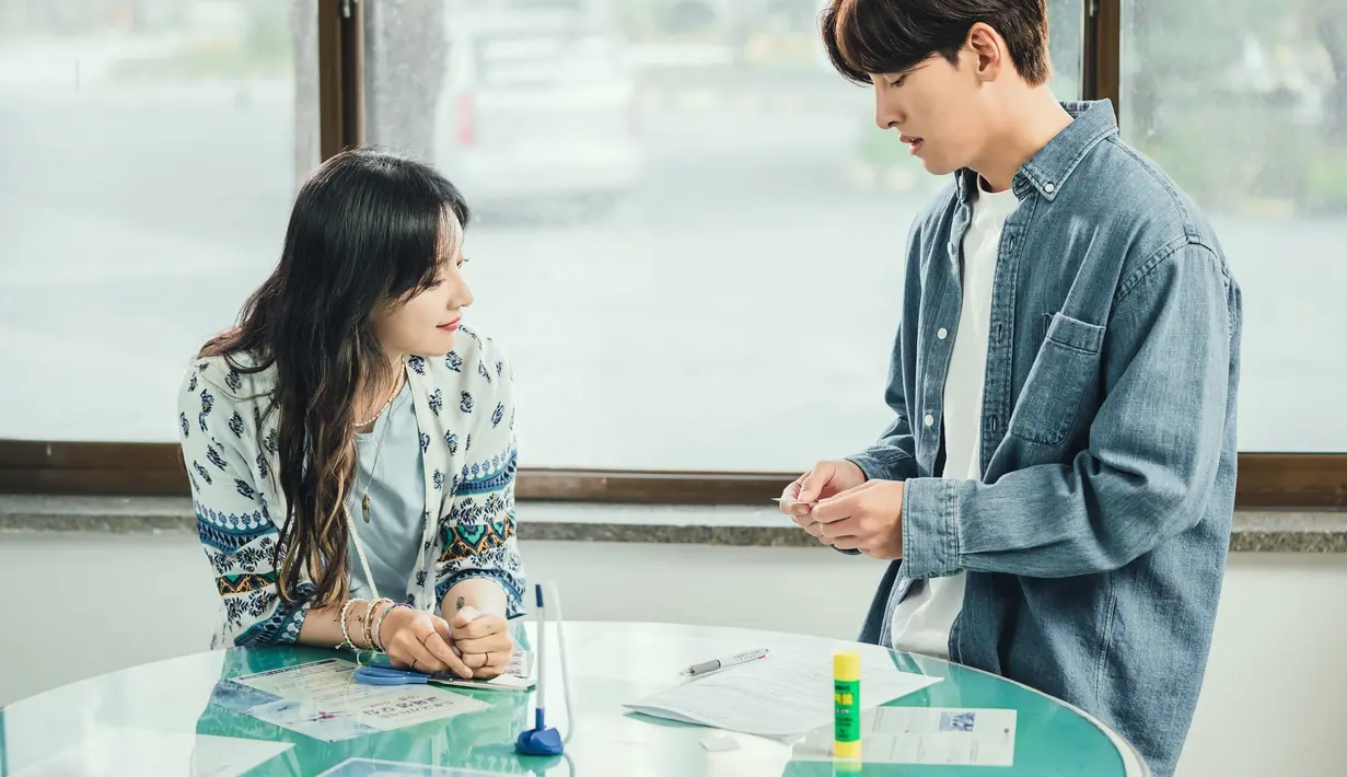 Ji Chang Wook dan Kim Ji Won dalam Lovestruck in the City (KakaoTV via Soompi)
