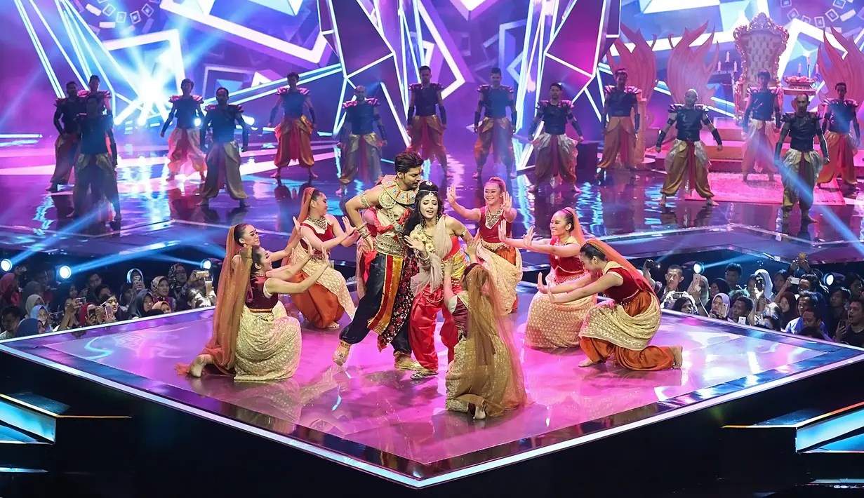 Ya, kata-kata yang dilontarkan Chandra yang diperankan Gourmeet Choudry mengingatkan banyak orang akan rayuan Dilan kepada Milea dalam film Dilan 1990, dan novelnya: Dia Adalah Dilanku 1990. (Bambang E.Ros/Bintang.com)