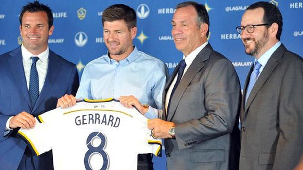 Steven Gerrard pamer jersey LA Galaxy