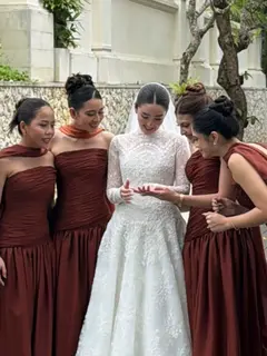 Sebelum pemberkatan pernikahan Ranty Maria, Dea Annisa hingga Laura Theux lakukan bridemaid streching (@deaaannisa)