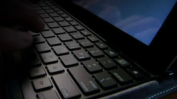 Waduh, Memangku Laptop Ternyata Bisa Picu Kanker Kulit!