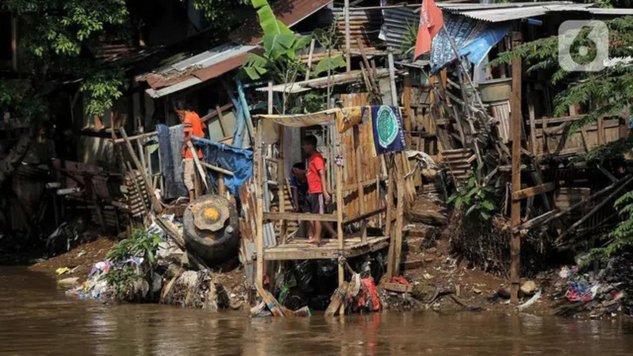 Kehidupan Warga Bantaran di Tengah Rencana Proyek Normalisasi Sungai Ciliwung