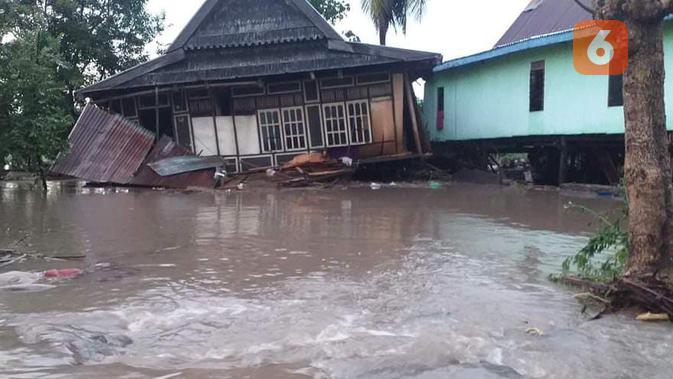 Sungai Tarowang Meluap, Puluhan Rumah di Jeneponto Rusak dan Hanyut Terbawa Air - Vimarsana News