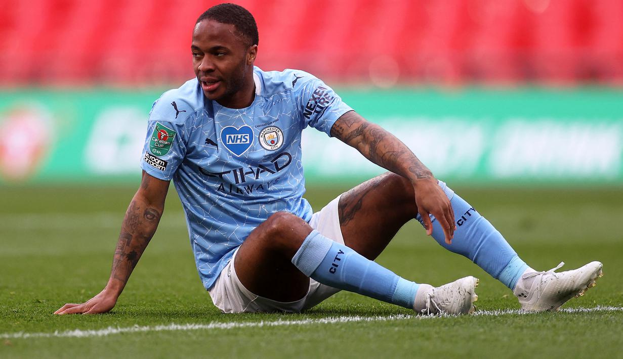 Raheem Sterling sering mendapatkan keganasan para pemain belakang karena kemampuannya yang merepotkan lawan. Meskipun begitu, dirinya juga kerap dianggap sering melakukan diving untuk mendapatkan peluang tendangan bebas bahkan pinalti. (Foto: AFP/Pool/Carl Recine)