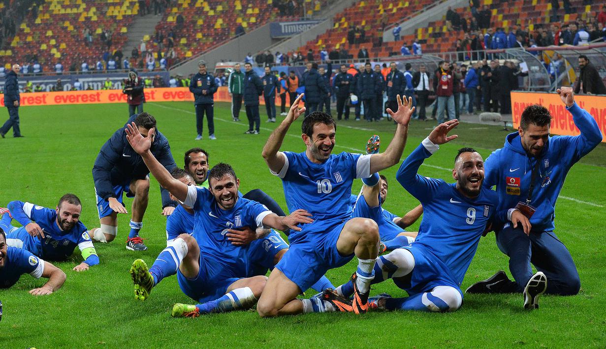 Federasi Sepak Bola Yunani (EPO) disanksi FIFA pada 3 Juli 2006 karena melanggar statuta FIFA, melakukan politisasi dalam sepak bola, hukuman  empat hari. (AFP / Daniel Mihailescu)