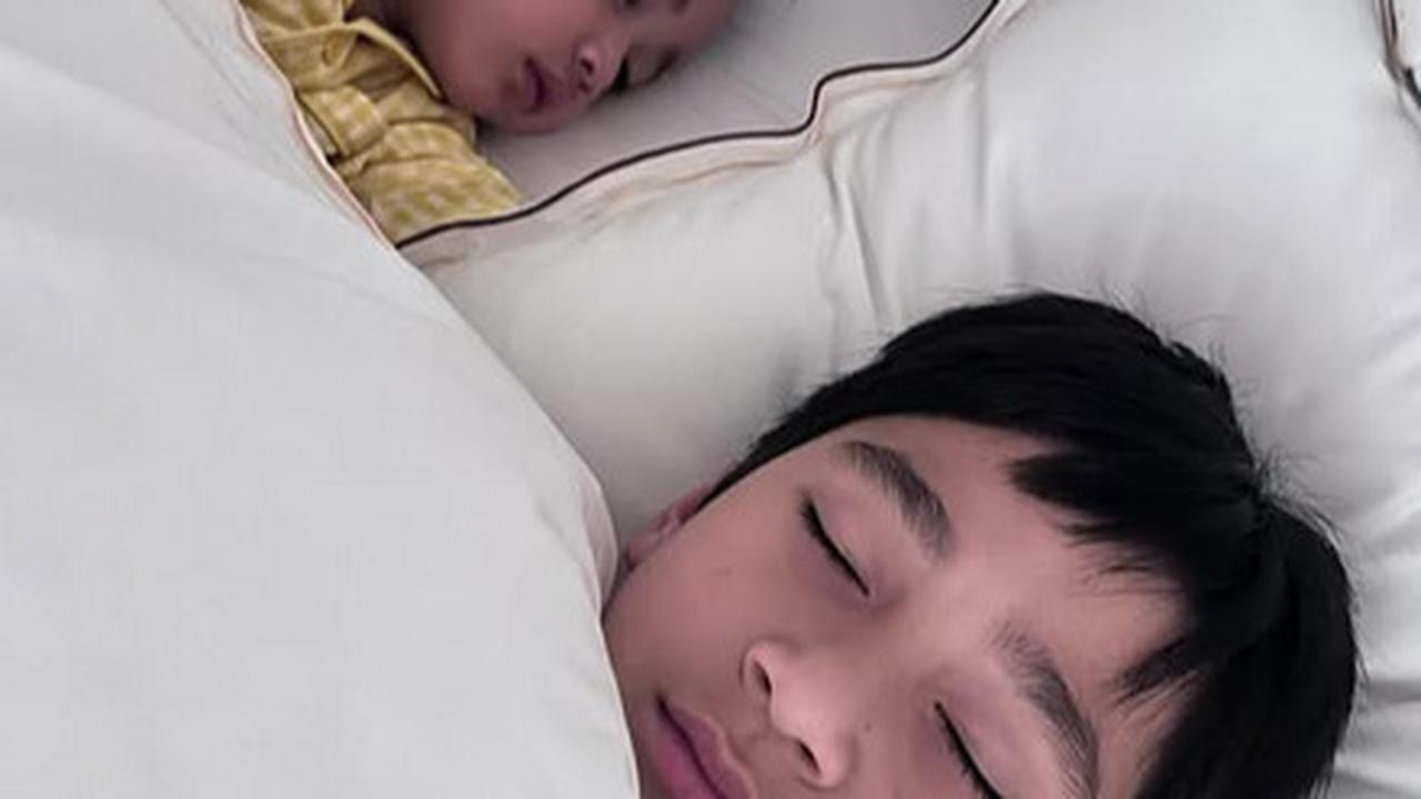 Sudah Kembali dari Jepang, Potret Rayyanza Tidur Bareng Rafathar - Duo Ganteng Jagoan Raffi Ahmad & Nagita Slavina
