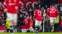 Manchester United menang 1-0 atas Aston Villa pada laga babak keempat Piala FA di Old Trafford, Selasa (11/1/2021) dini hari WIB. Hasil itu membuat MU lolos ke babak keempat dan bersua Middlesbrough. (AP Photo/Jon Super)