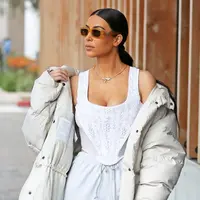 Kim Kardashian. (Sumber foto: popsugar, vogue)