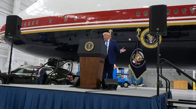 Pengakuan Trump soal Diam-diam Tinggalkan Air Force One dengan Truk Katering