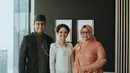 Di pengujung status teks, Anies Baswedan menyampaikan terima kasih mendalam untuk ketulusan Didiet Maulana dalam menyempurnakan penampilan pengantin dan orangtua. “Terima kasih mas Didiet telah menyematkan kisah dan makna pada gaun pernikahan Tia dan juga Ali. Juga menyerasikan kami orangtua dengan baju yang tersemat doa padanya,” pungkas Anies Baswedan. (Foto: Dok. Instagram @aniesbaswedan).