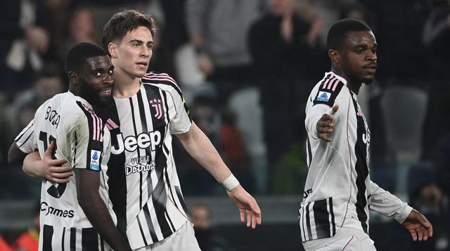 Pemain Juventus merayakan gol yang dicetak Kenan Yildiz (tengah) ke gawang Pisa dalam laga giornata 28 Serie A Liga Italia di Allianz Stadium, Minggu (8/3/2026) dini hari WIB. (Isabella BONOTTO / AFP)