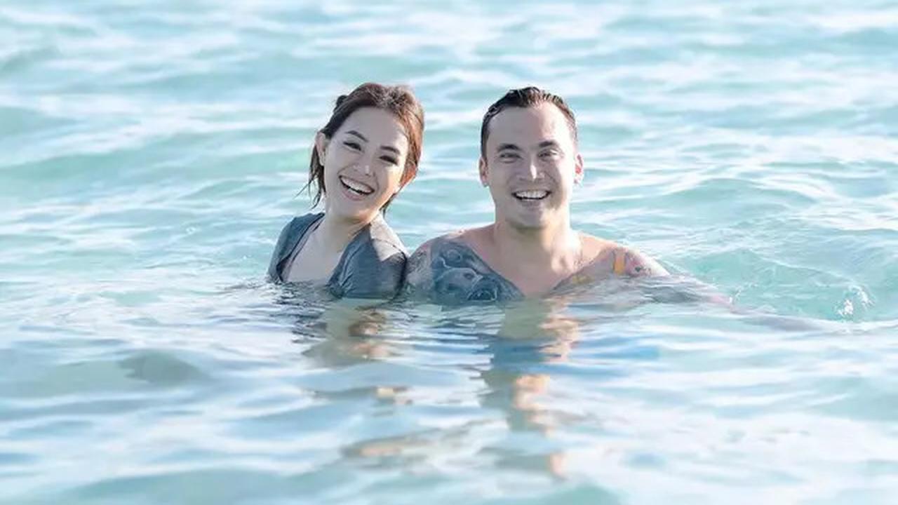 Foto Mesra Lady Nayoan dan Rendy Kjaernett Honeymoon, Tato di Punggung jadi Sorotan