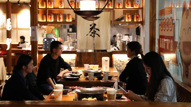 Restoran di Gansu China Kembali Sediakan Layanan Makan di TempatRestoran di Gansu China Kembali Sediakan Layanan Makan di Tempat