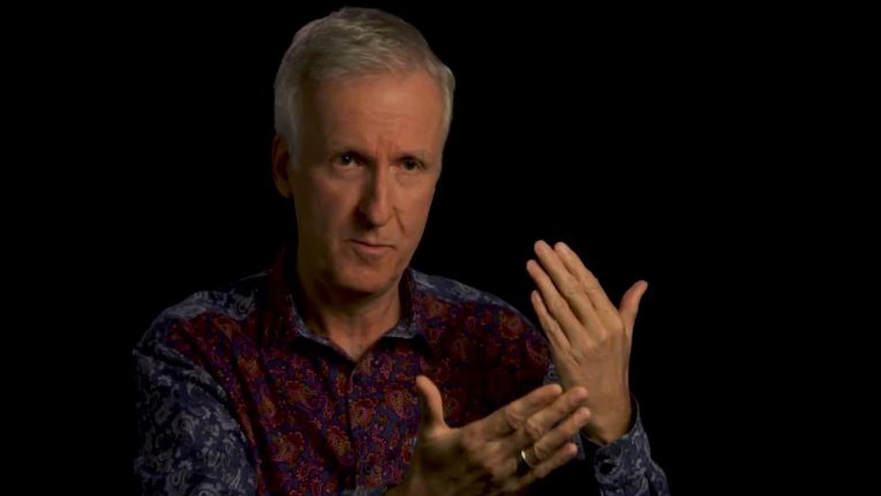 Pakai Baju Batik, James Cameron Promosikan Terminator Genisys