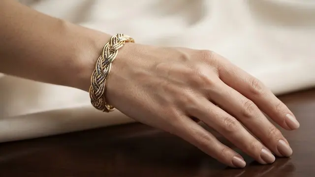 Model Gelang Emas Twist Tiga Warna