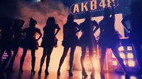 Dengan rekor tersebut, AKB48 diprediksi akan segera kalahkan kepopuleran B'z di Jepang.