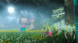 Karya patung yang berada di tengah keindahan bunga-bunga yang bertempat di Charming Chiang Mai Flower Festival pada Kamis (11/12/2025). (Bola.com/Bagaskara Lazuardi)