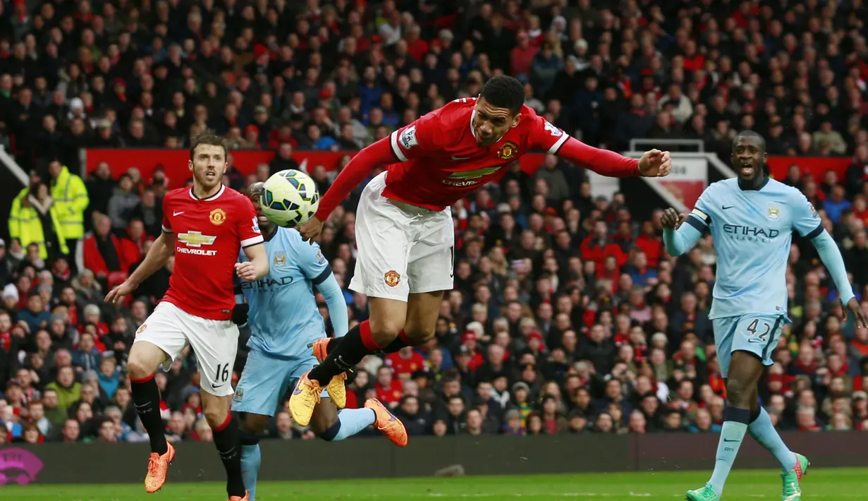 Chris Smalling mencetak gol keempat bagi Manchester United (Reuters / Jason Cairnduff)