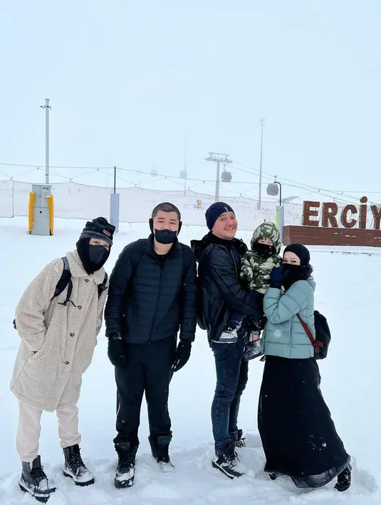 [Instagram/lyravirna]