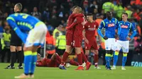 Pemain Liverpool merayakannya kemenangan tim mereka setelah mengalahkan Napoli pada matchday keenam Grup C Liga Champions di Stadion Anfield, Selasa (11/12). Gol Mohamed Salah mengantarkan Liverpool unggul atas Napoli 1-0. (Peter Byrne/PA via AP)