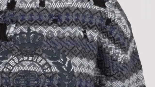 sweater robek Balenciaga