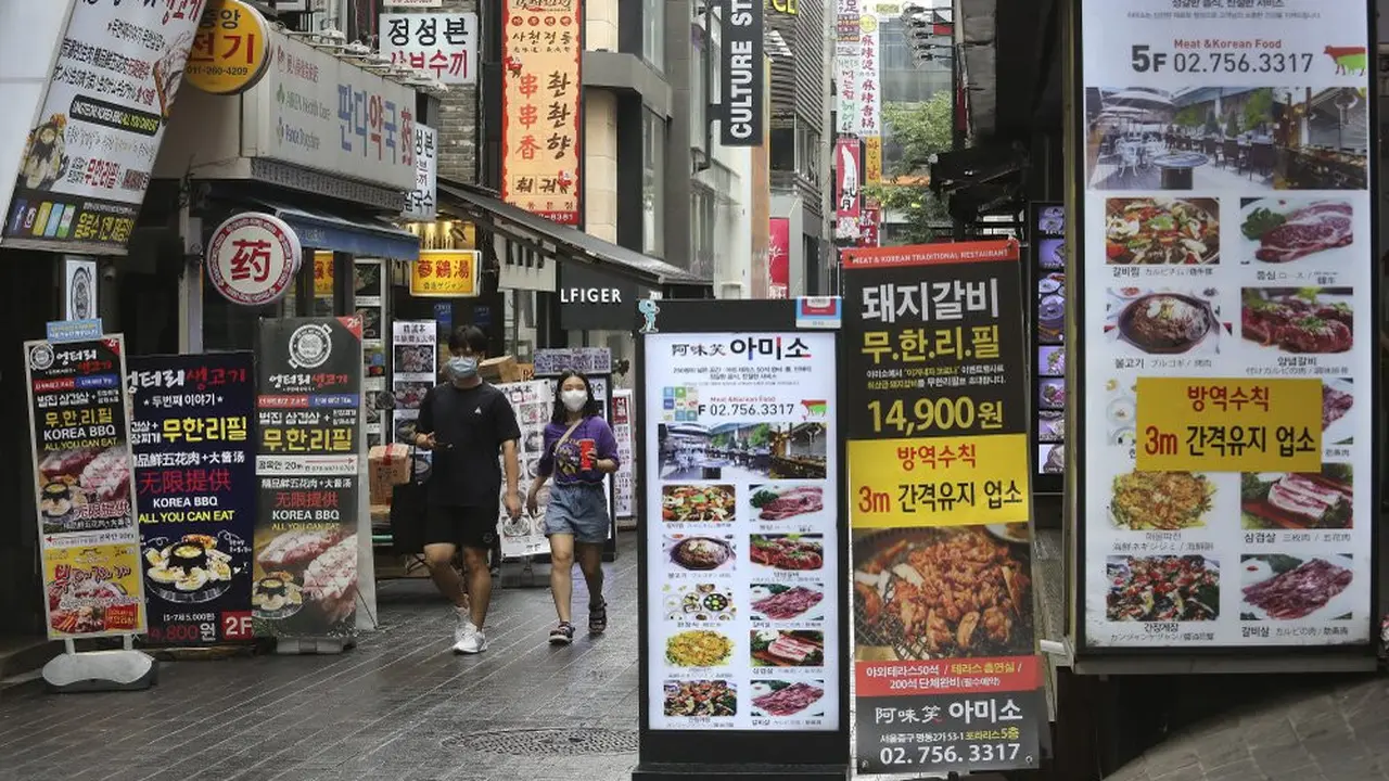 Foto pada 28 Agustus. Pekan ini, Seoul melaksanakan pembatasan sosial agar meredam COVID-19.