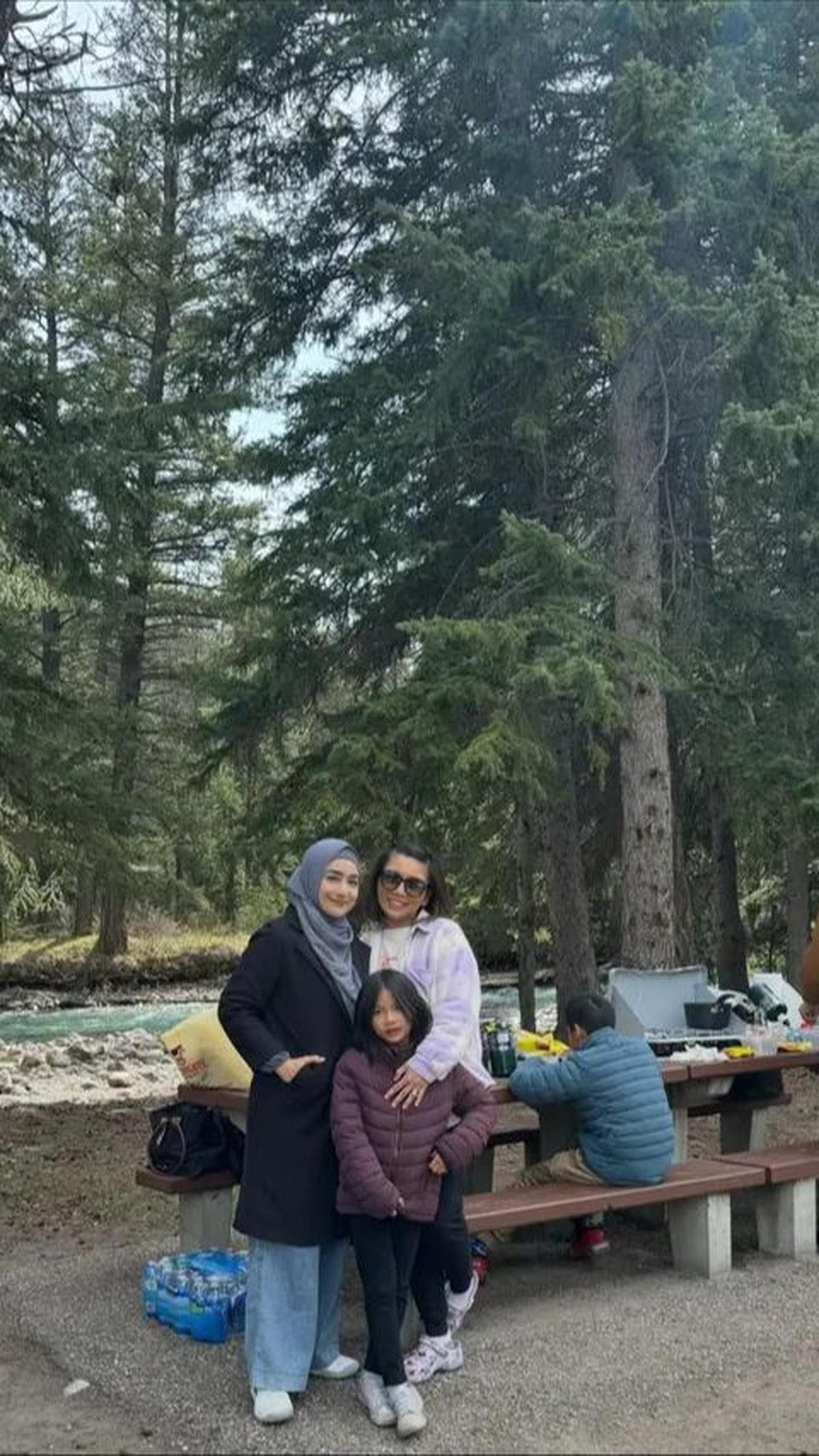 Keluarga ini banyak mengabadikan momen liburan mereka di media sosial Instagram.
