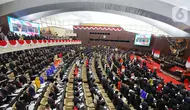 Lima perwakilan anggota Dewan Perwakilan Rakyat (DPR) Republik Indonesia terpilih masa bakti 2024-2029 menandatangani berita acara sumpah atau janji di Gedung Nusantara, Kompleks Parlemen, Senayan, Jakarta, Selasa (1/10/2024). (Liputan6.com/Angga Yuniar)