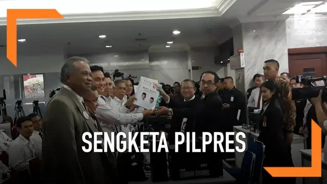 Tim hukum TKN yang dipimpin Yusril Ihza Mahendra datang ke MK untuk menyerahkan jawaban terkait sengketa Pilpres 2019.