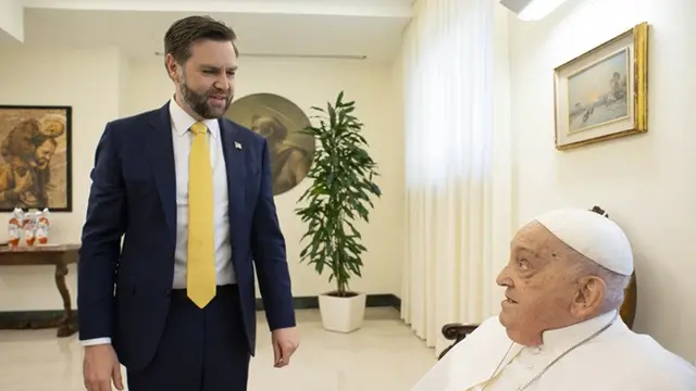 Paus Fransiskus saat menerima Wakil Presiden Amerika Serikat JD Vance di Vatikan, Minggu (20/5/2025).