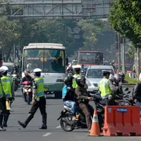 Bulan Ramadan polisi semakin siaga, sementara itu obat kanker payudara ditemukan, dan warga Nahdliyin salurkan minyak goreng murah.

