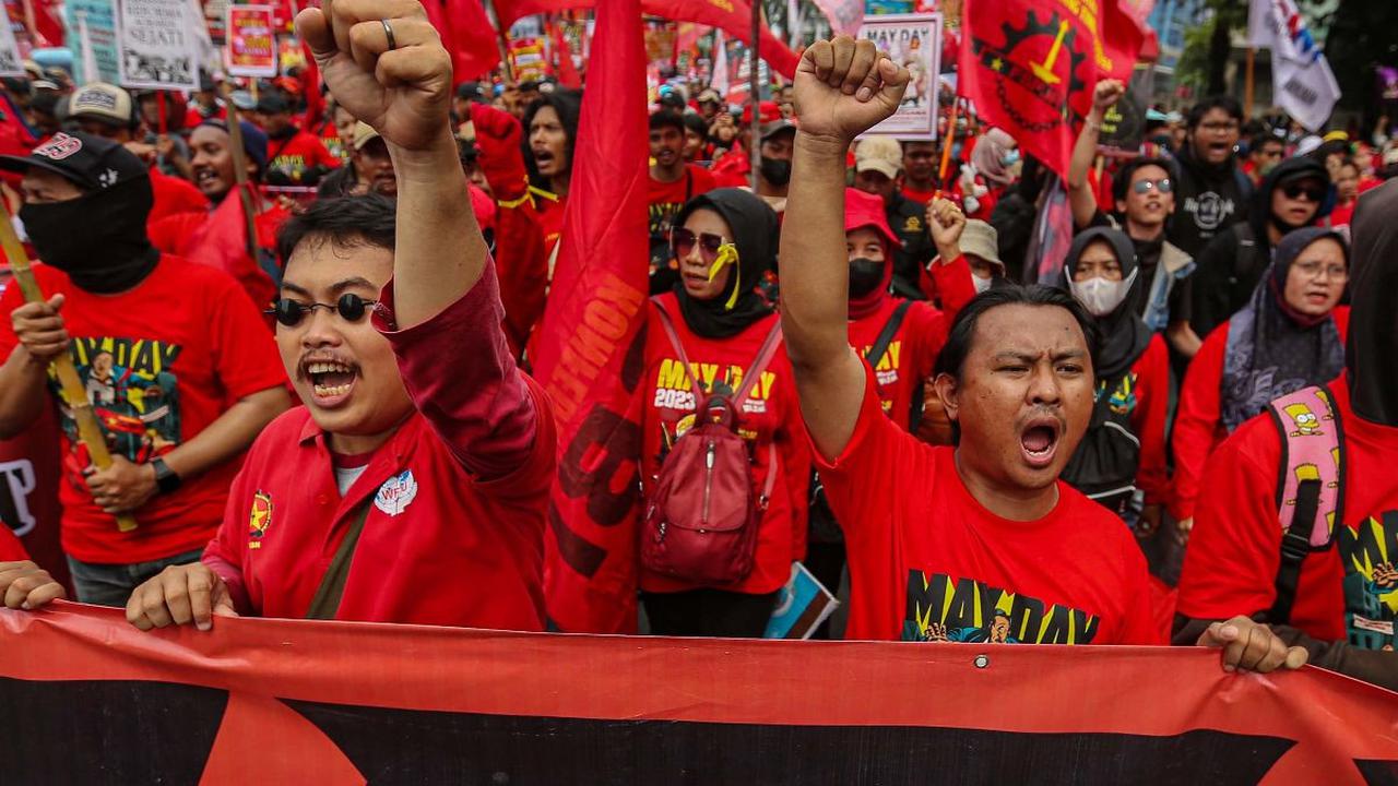 Ribuan buruh dari sejumlah aliansi juga memadati kawasan Bundaran HI, Jakarta, Rabu (1/5/2024). Mereka turut menyampaikan aspirasinya dalam aksi unjuk rasa memperingati May Day atau Hari Buruh Sedunia yang jatuh pada 1 Mei. Foto: Liputan6.com/Angga Yunia