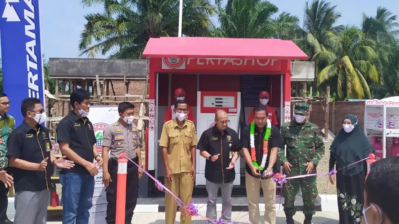 Peresmian satu unit Pertashop yang berlokasi di Desa Pasar Pino, Kecamatan Pino Raya, Kabupaten Bengkulu Selatan, Provinsi Bengkulu.