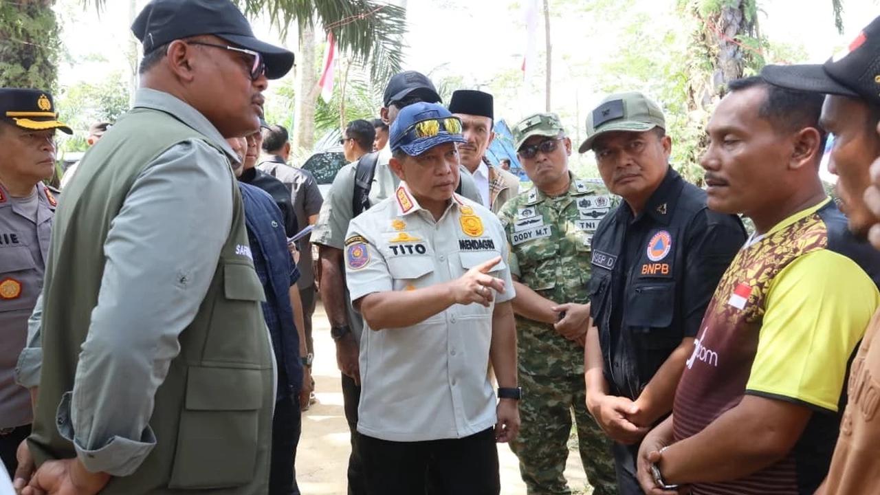 Kasatgas Tito saat melakukan kunjungan kerja ke Dusun Kareung, Desa Buket Linteung, Kecamatan Langkahan, Aceh Utara