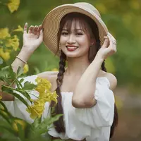 ilustrasi perempuan tersenyum/Image by Tiểu Bảo Trương from Pixabay