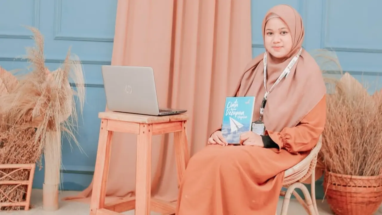 Waridatul Hasanah, mahasiswi Unej Jember hobi menulis hingga punyak percetakan. (Istimewa)