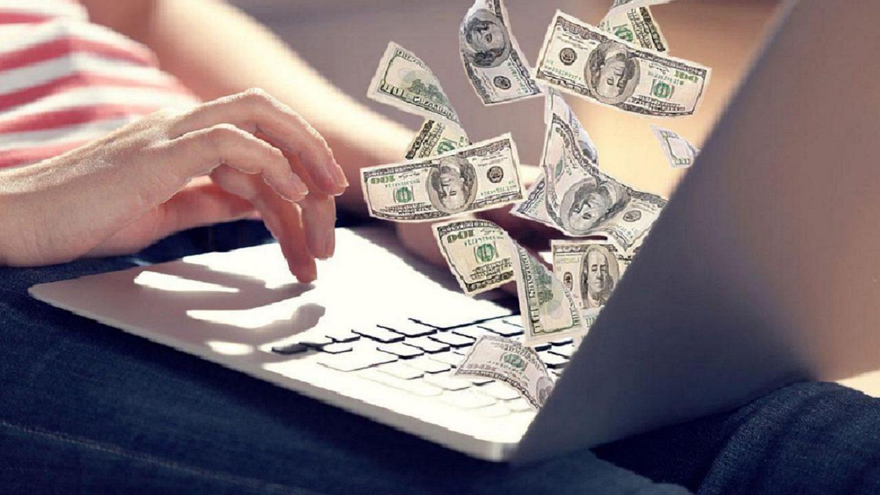 Wajib Tahu! Ini 3 Tips Buat Tambang Uang dari Hobi Menulis