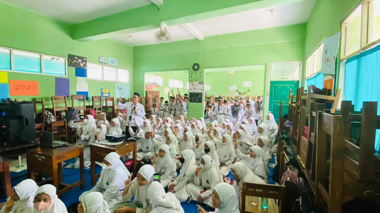 Kementerian Komunikasi dan Informatika (Kemenkominfo) RI bersama Gerakan Nasional Literasi Digital (GNLD) Siberkreasi kembali menggelar program literasi digital nasional sektor pendidikan wilayah Jawa Barat
