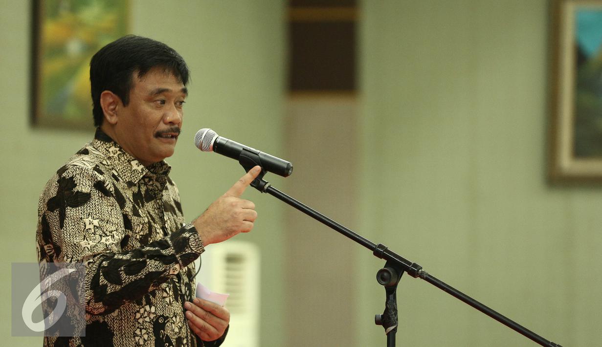 Wakil Gubernur DKI, Djarot Saiful Hidayat memberikan arahan kepada Forum Kewaspadaan Dini Masyarakat (FKDM) saat menghadiri silaturahmi sekaligus buka puasa bersama di Jakarta, Selasa (28/6). (Liputan6.com/Faizal Fanani)