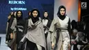 Model mengenakan busana rancangan  Syukriah Rusydi menampilkan 8 busana saat Muslim Fashion Festival (MUFFEST) 2019 di JCC, Jakarta, Jumat (3/5/2019). MUFFEST 2019 melalui Bekraf membuat Indonesia Trend Forecasting 2019/2020 dengan tema "Sigularity sebagai acuan. (Liputan6.com/Herman Zakharia)