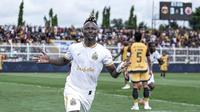 Winger Bhayangkara FC, Moussa Sidibe melakukan selebrasi setelah mencetak gol ke gawang Persija Jakarta dalam laga pekan ke-26 BRI Super League 2025/2026 di Stadion Sumpah Pemuda, Bandar Lampung, Minggu (5/4/2026). (Dok. Bhayangkara FC)
