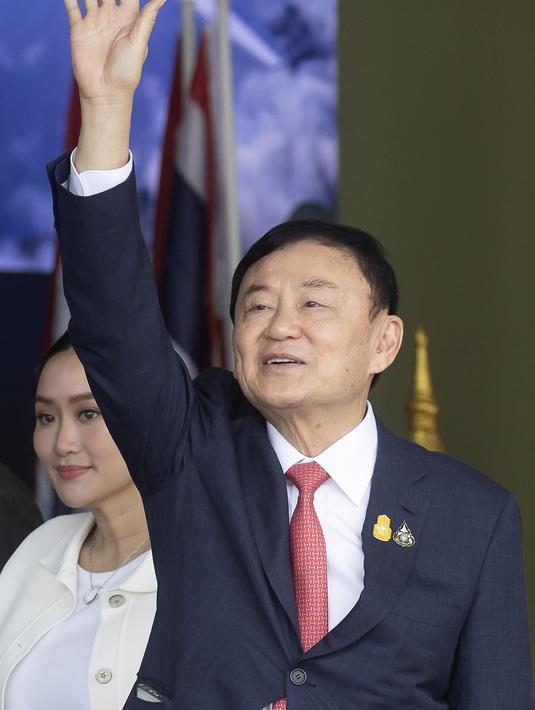 Mantan perdana menteri Thailand Thaksin Shinawatra kembali ke negara kerajaan itu setelah 15 tahun mengasingkan diri. (AP Photo/Wason Wanichakorn)