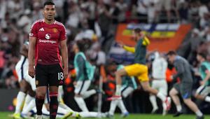 Gelandang Manchester United asal Brasil #18, Casemiro, bereaksi di akhir pertandingan final Liga Europa UEFA antara Tottenham Hotspur dan Manchester United di Stadion San Mames, Bilbao, pada 21 Mei 2025. (CESAR MANSO/AFP)