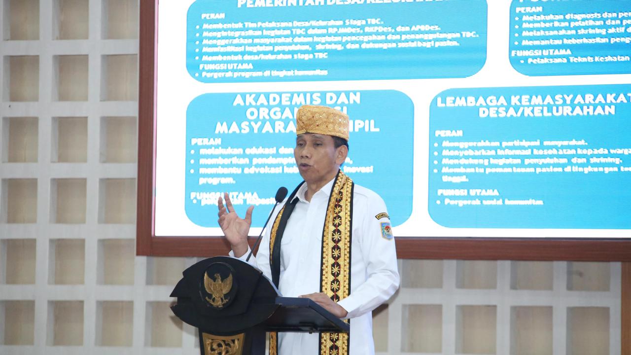 Wamendagri Akhmad Wiyagus saat menghadiri kegiatan Penguatan Komitmen dan Aksi Nyata Penanggulangan Tuberkulosis di Kantor Pemkot Bandar Lampung