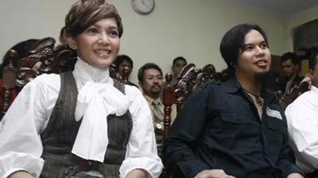 Konflik dan Pengaruh Orang Ketiga pada Rumah Tangga Selebriti Ini
