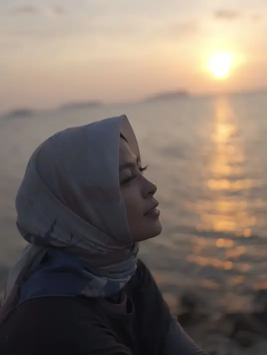 Carilah hijab dengan motif yang mudah untuk diaplikasikan. (instagram/tantrisyalindri)