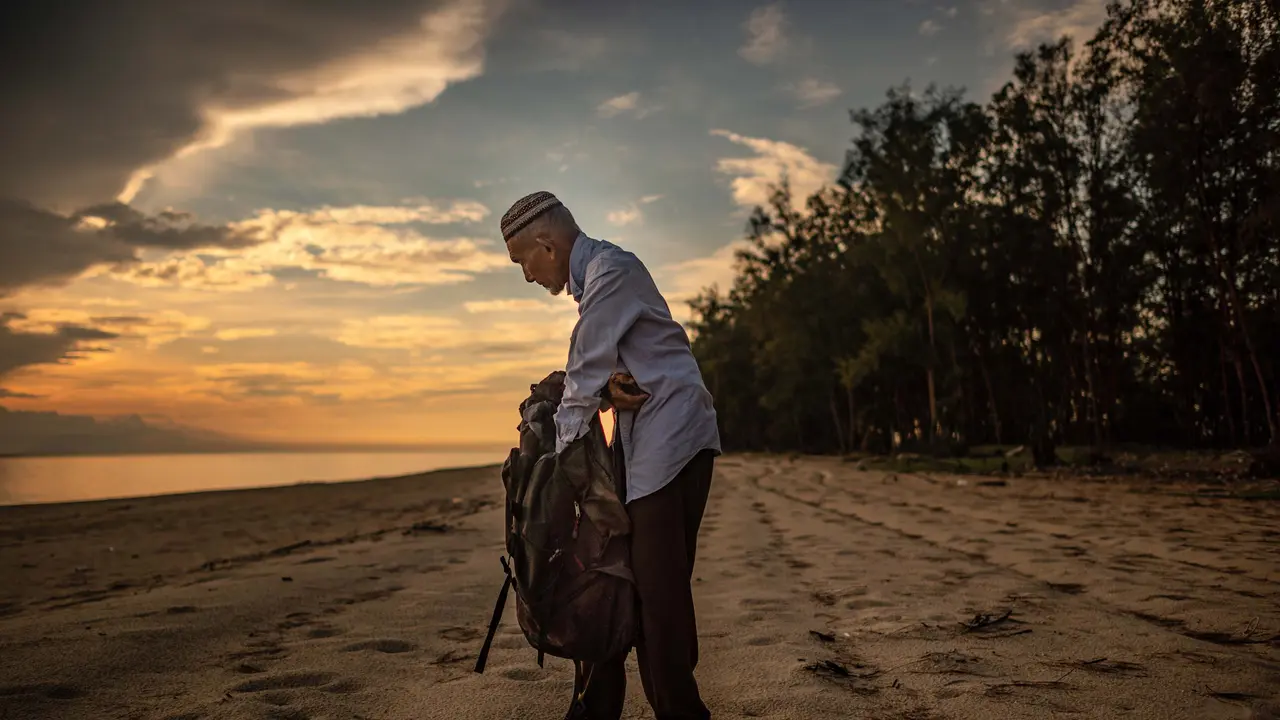[CERITA] Antara Botol-Botol Kaca dan Pantai