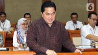 Menteri Badan Usaha Milik Negara (BUMN) Erick Thohir bersiap mengikuti rapat dengan Komisi VI DPR, di kompleks Parlemen, Jakarta, Senin (2/12/2019). Rapat tersebut membahas Penyertaan Modal Negara (PMN) pada Badan Usaha Milik Negera tahun anggaran 2019 dan 2020. (Liputan6.com/Johan Tallo)
