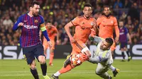 Aksi Lionel Messi dkk. saat Barcelona menjamu Lyon di leg kedua 16 besar Liga Champions 2018-2019 di Camp Nou, Kamis dini hari WIB (14/3/2019). (AFP/Josep Lago)