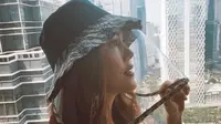 Cathy Sharon dan Aliya Rajasa Pakai Topi Pelindung Berbahan Batik